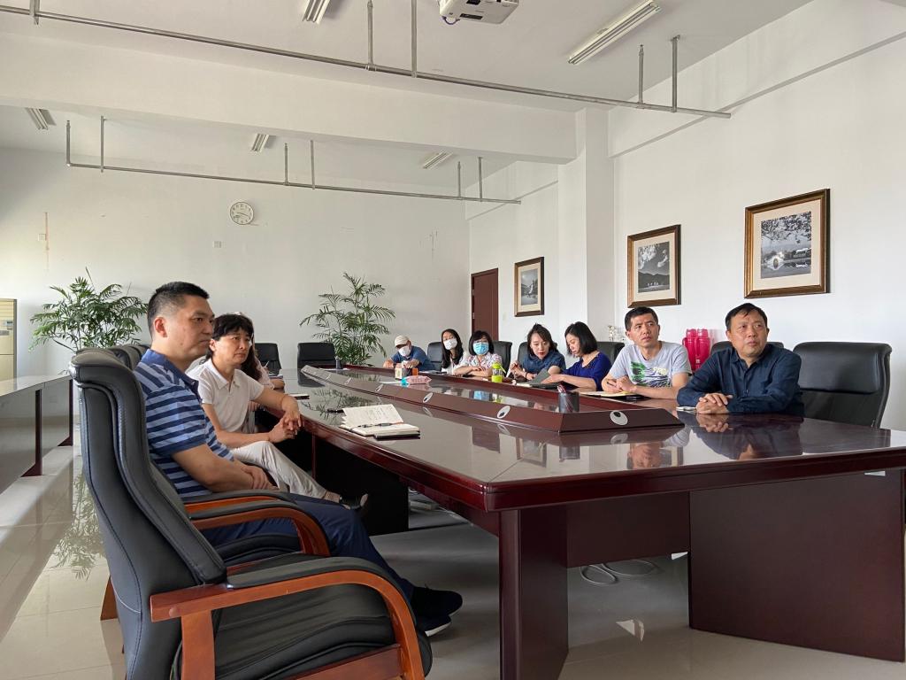 国产直播
党员干部正在收看开幕式盛况